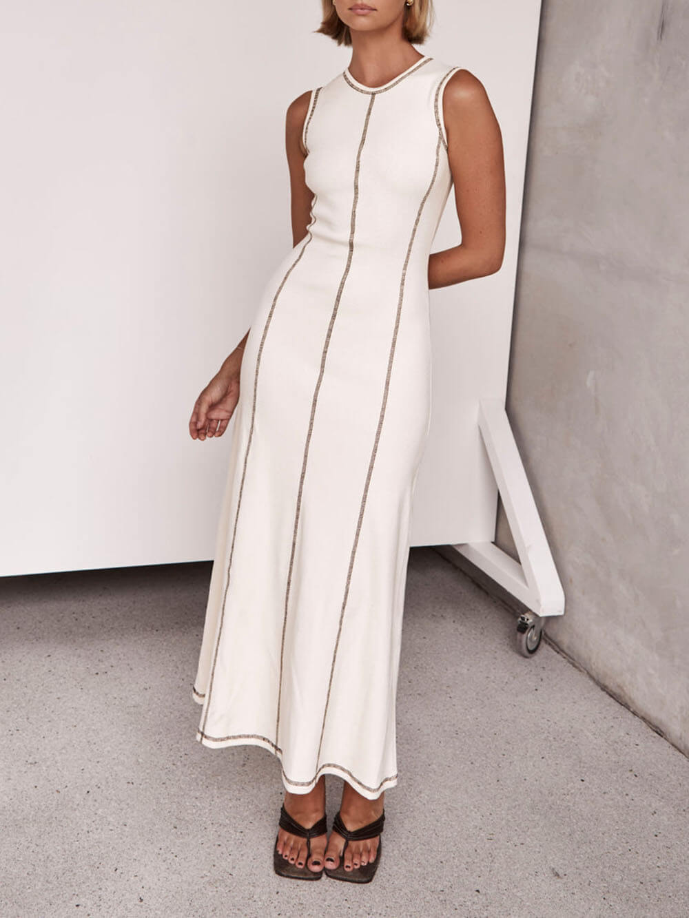 Contrast Topstitch Panel Sleeveless Column Maxi Dress 3
