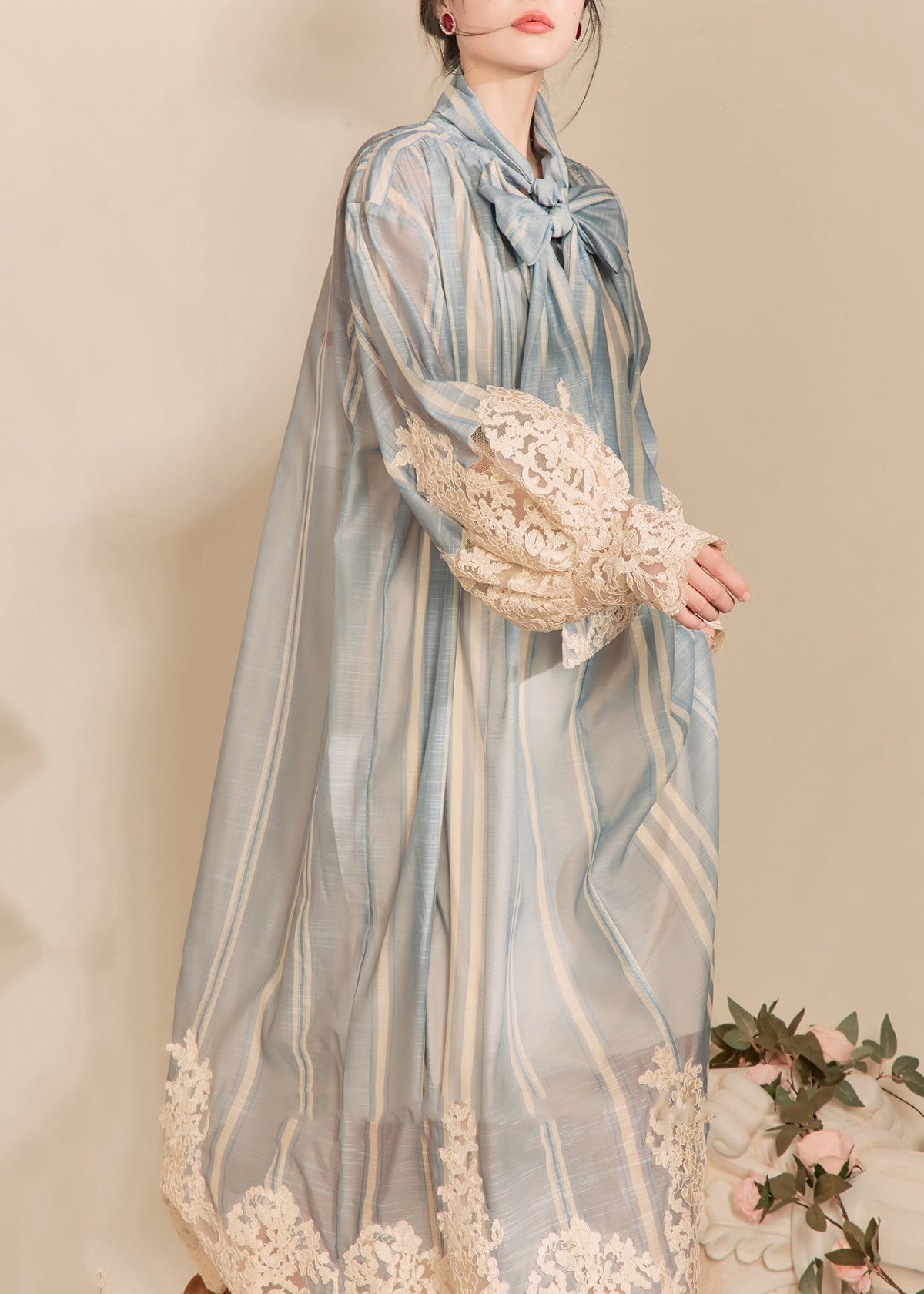 Deep V-Neck Bow Print Lace Panel Long Sleeve Maxi Dress 3