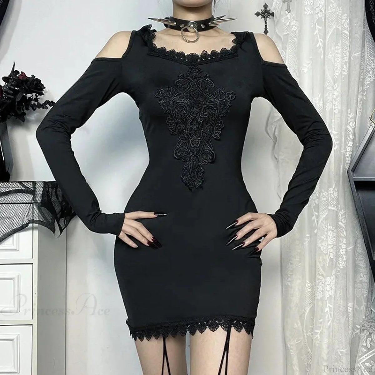 Cold-Shoulder Gothic Lace Applique Scalloped Trim Bodycon Mini Dress
